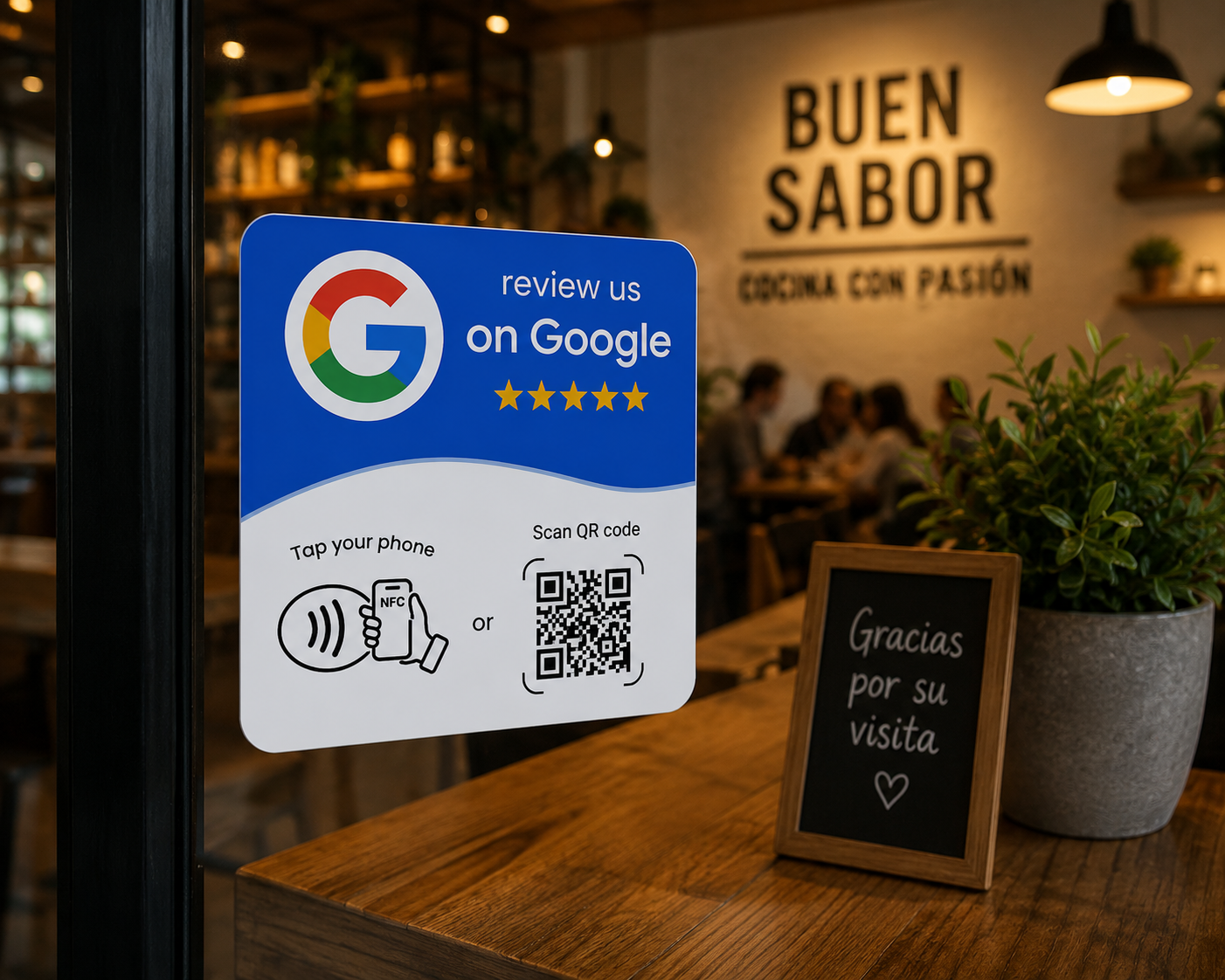 Cartel JAEY 'review us on Google' con NFC y QR en un restaurante